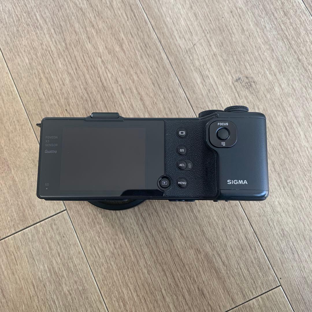 SIGMA dp2 Quattro（バッテリー2個・純正フード・純正ストロボ付）