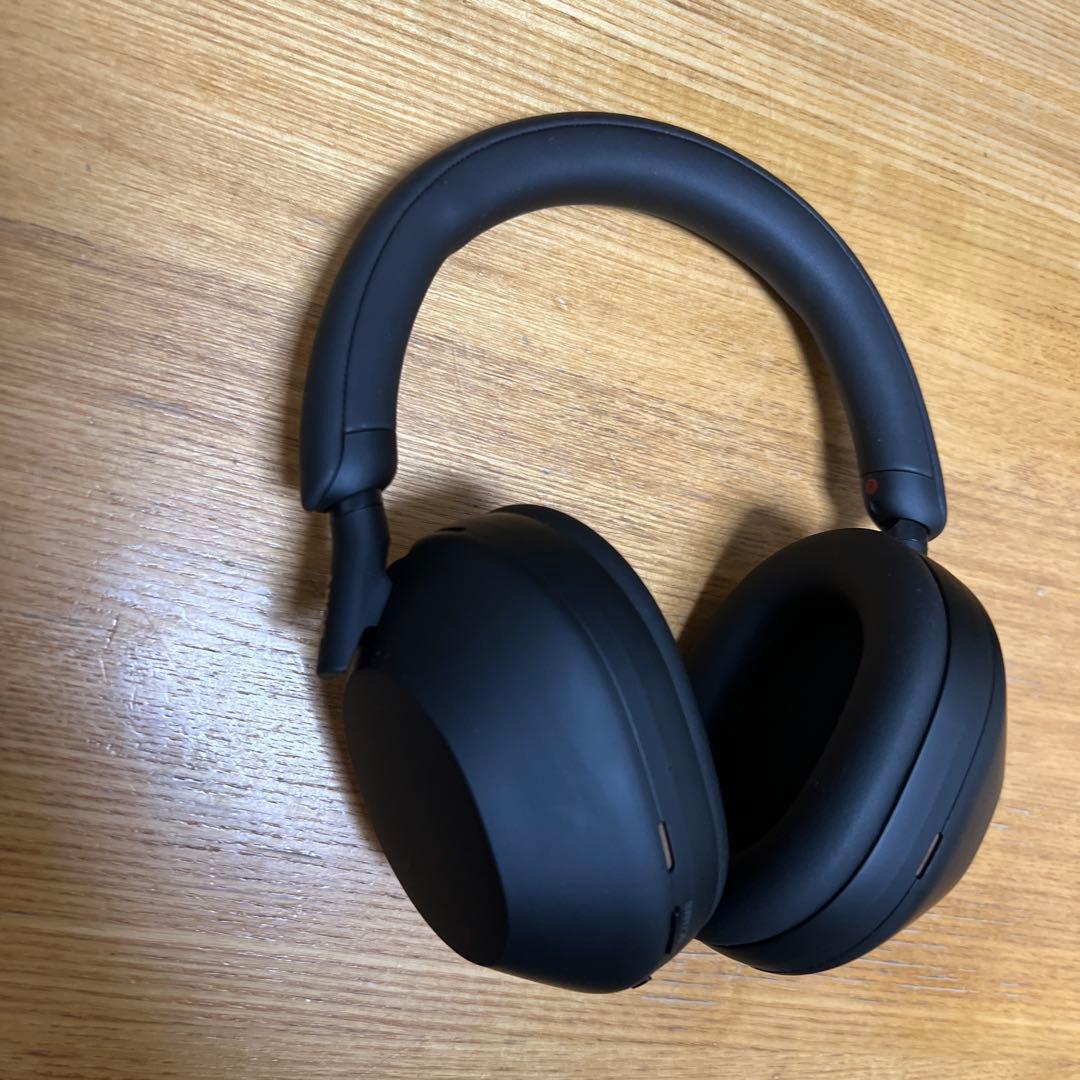 ソニー　WH-1000XM5 ブラック ワイヤレスヘッドホン 収納ケース付き