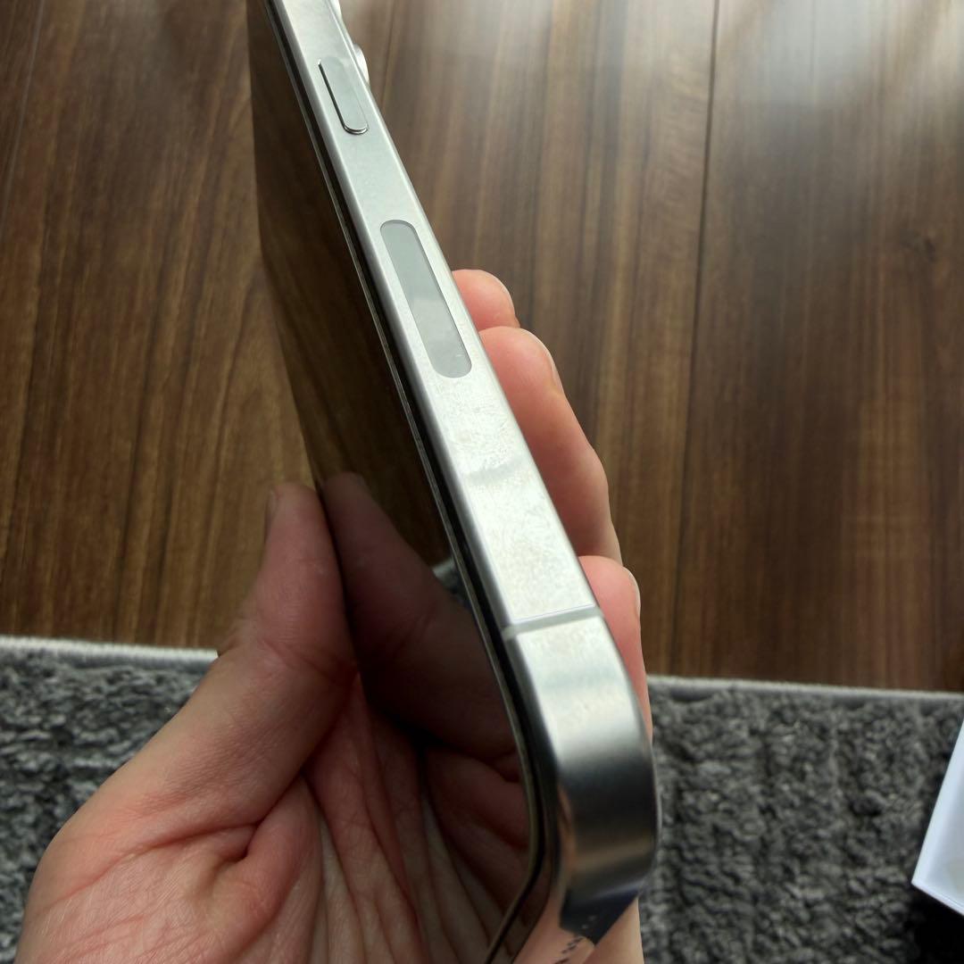 【本体】Apple iPhone 15Pro シルバー 256GB