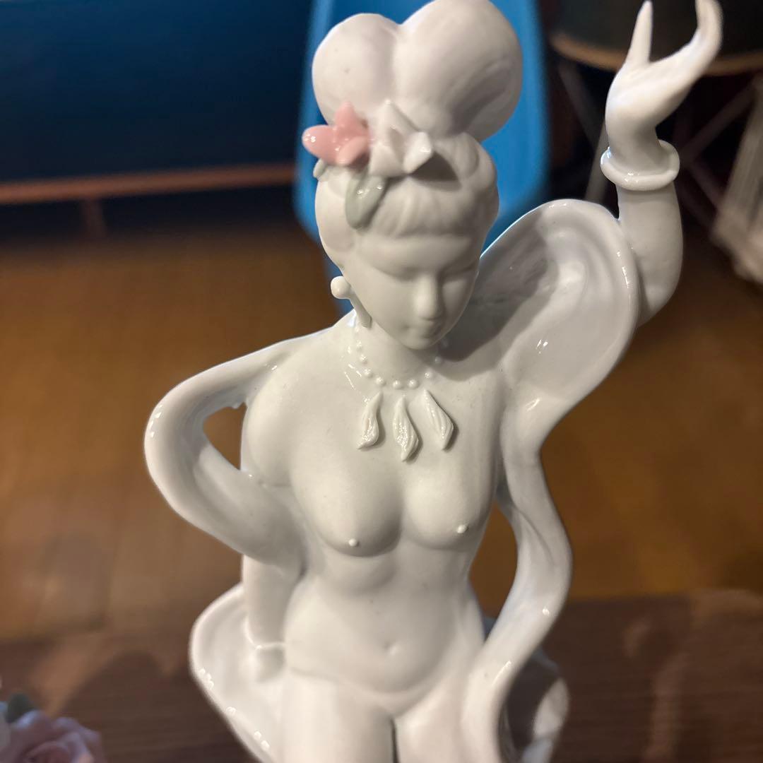 裸婦ヌード女性像の陶器置物4体セット