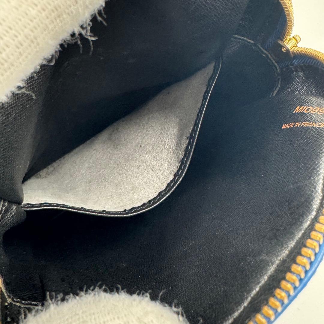 ルイヴィトン エピ ダヌーヴ レザー ショルダーバッグ 斜めがけ ブルー