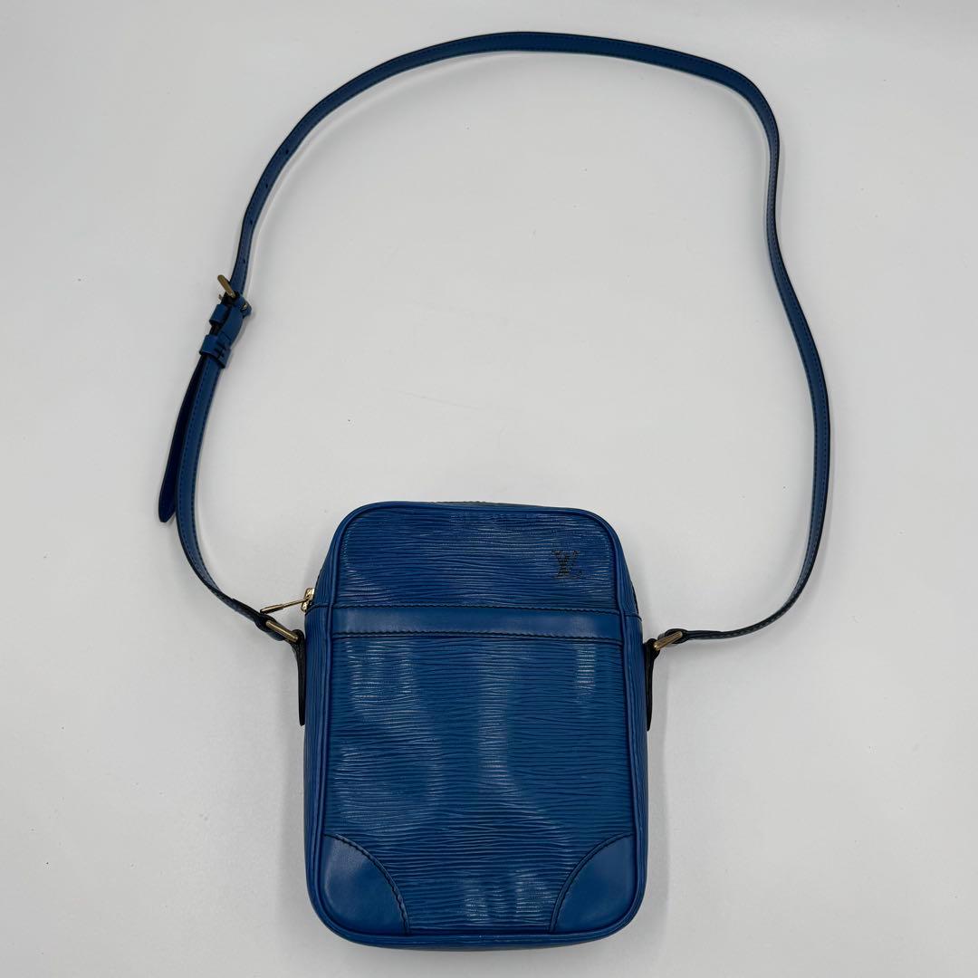 ルイヴィトン エピ ダヌーヴ レザー ショルダーバッグ 斜めがけ ブルー