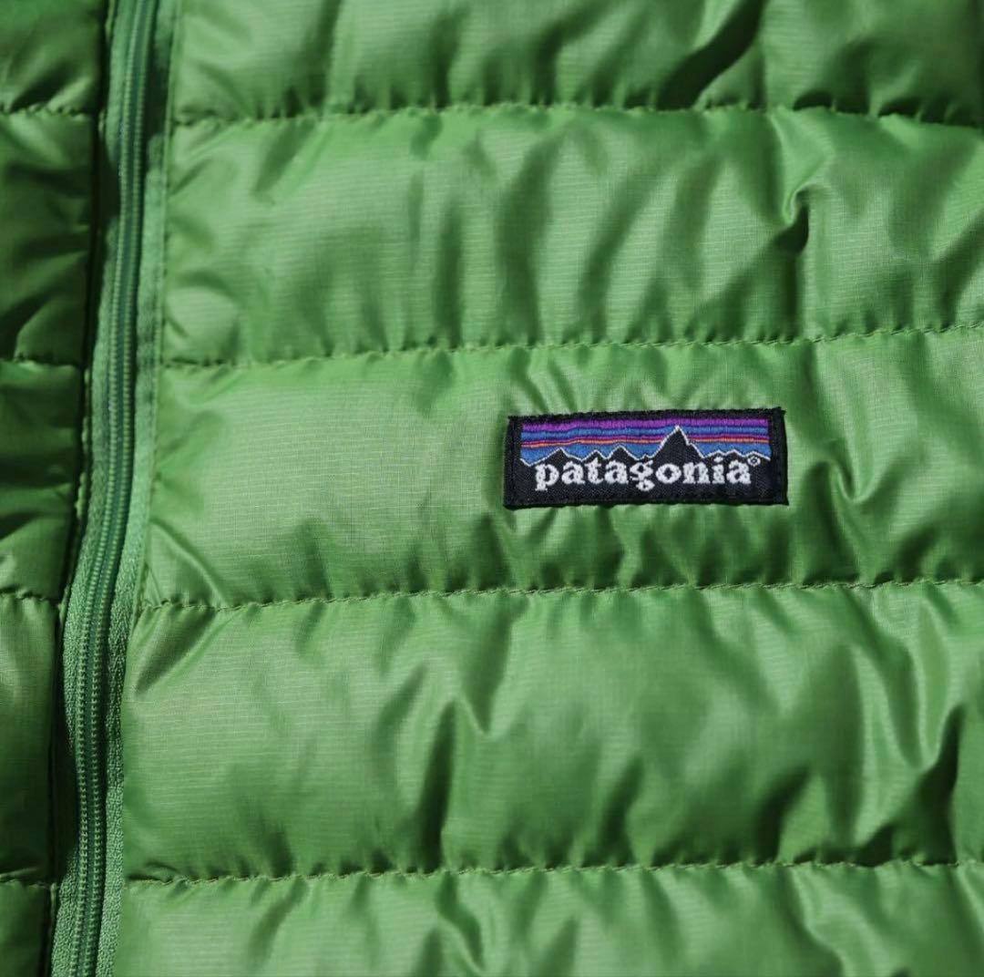Patagonia 緑色ダウンジャケット