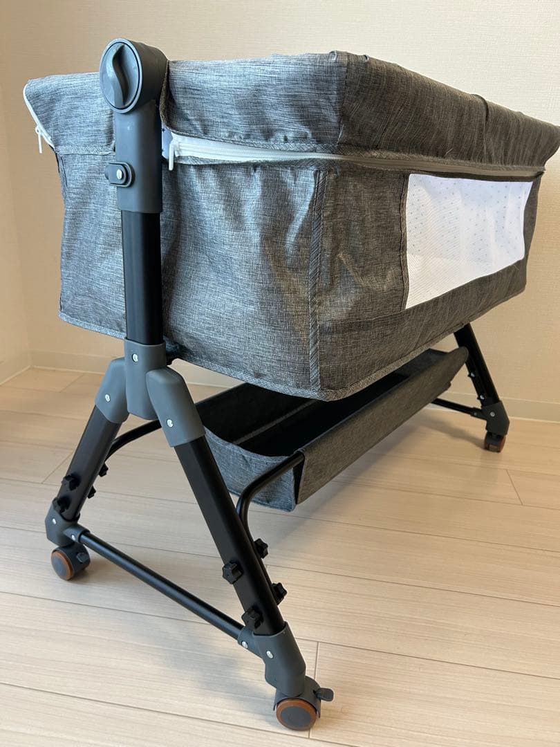 【マットレス未使用】ベビーベッド 折りたたみ式　キャスター付き