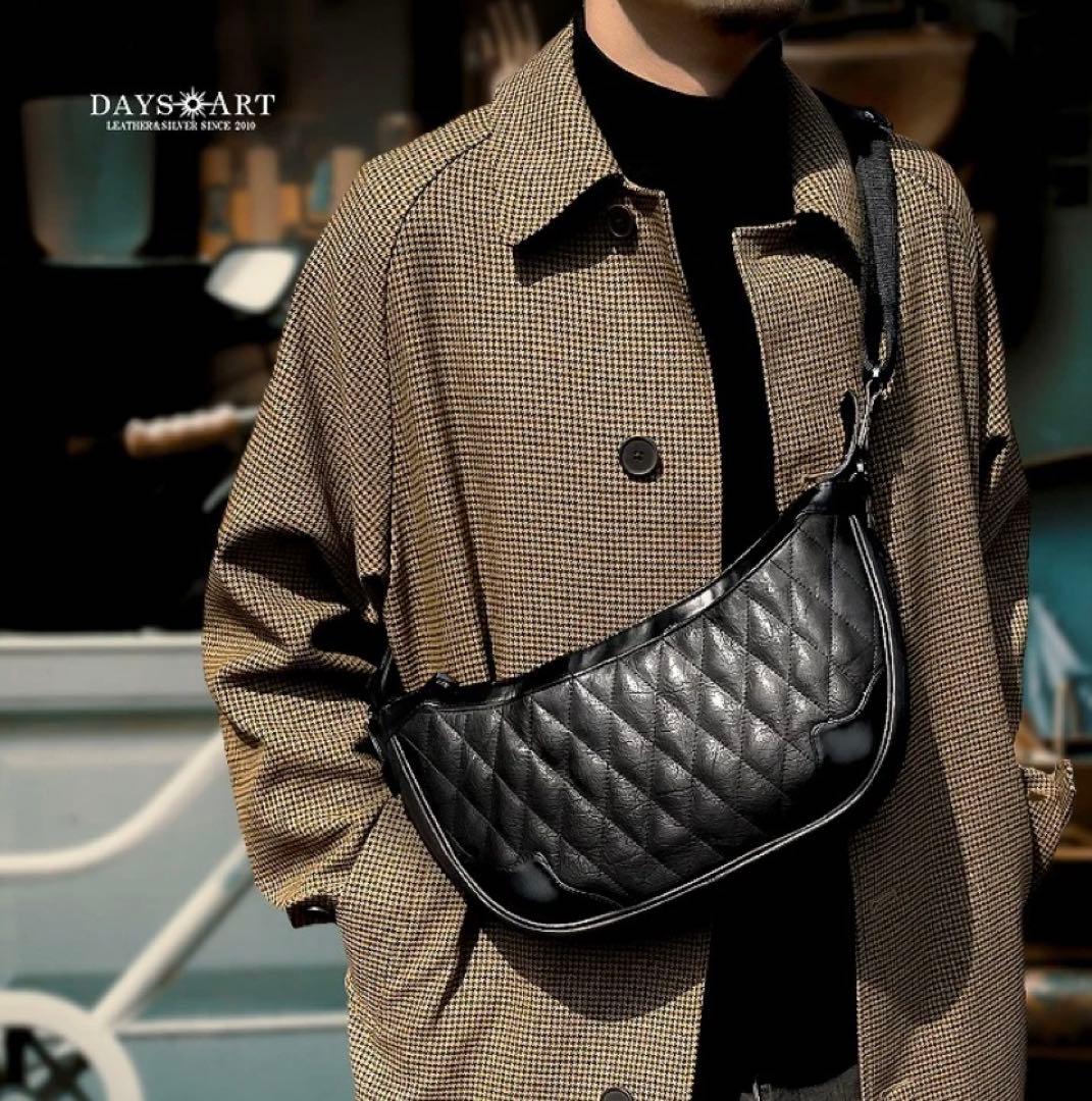 DAYSART 本革弓張月 ショルダーバッグ キルティング ボディバッグ