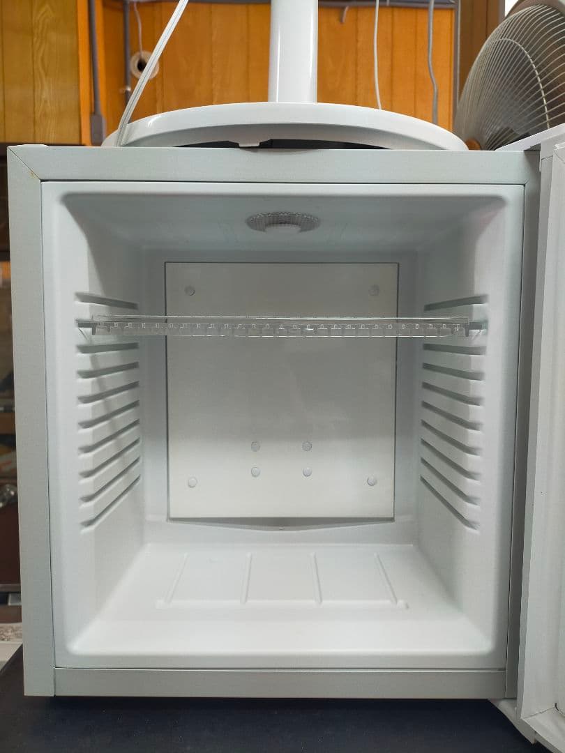 ホワイト小型　冷蔵庫 sun ruck