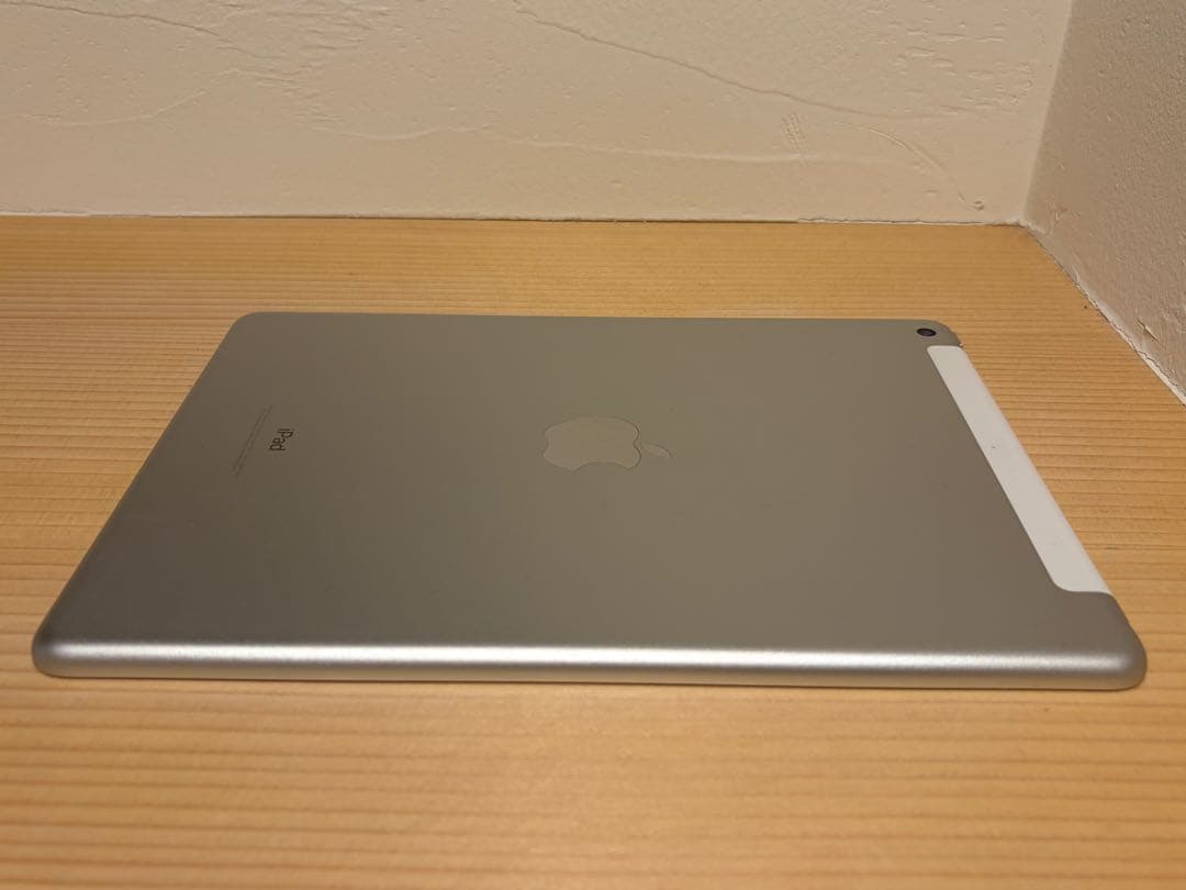 【美品】Apple iPad (第6世代) バッテリー100%シルバー本体箱付き