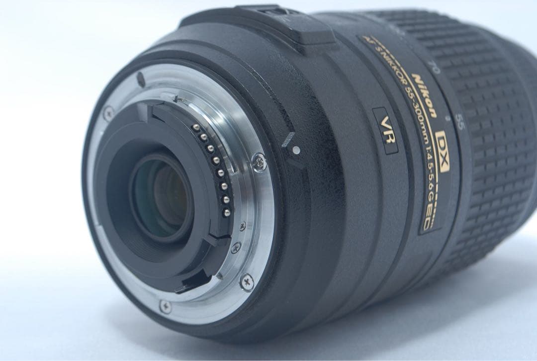 【外観極上美品】Nikon 望遠レンズ AF-S DX 55-300mm VR