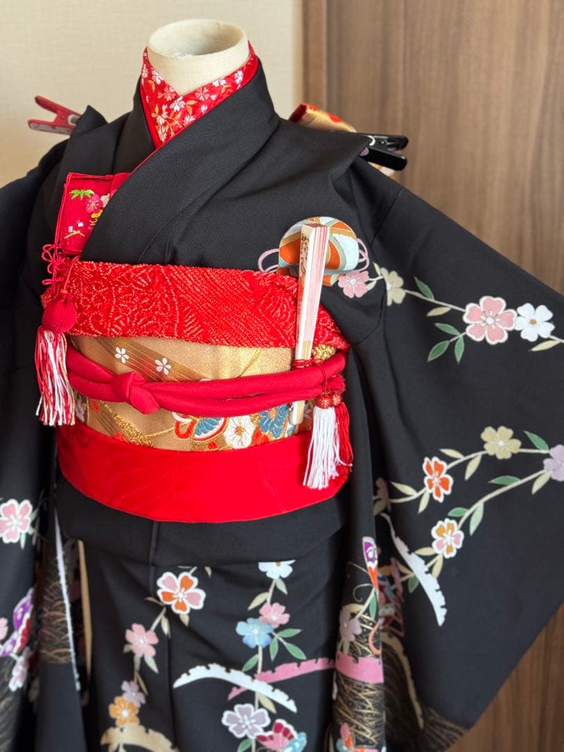 七五三に★逸品　正絹縮緬黒地に舞蝶、毱　7歳着物、袋帯のセット