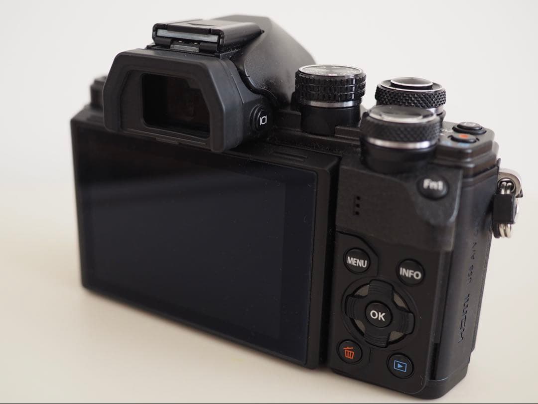 【名機 OLYMPUS】OM-D E-M10 MarkⅡ ダブルズームキット