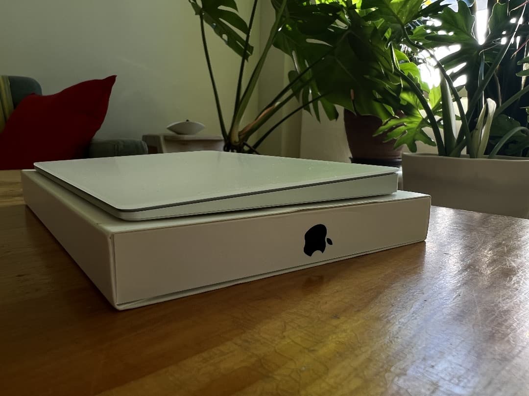 apple Magic track pad 2　ホワイト