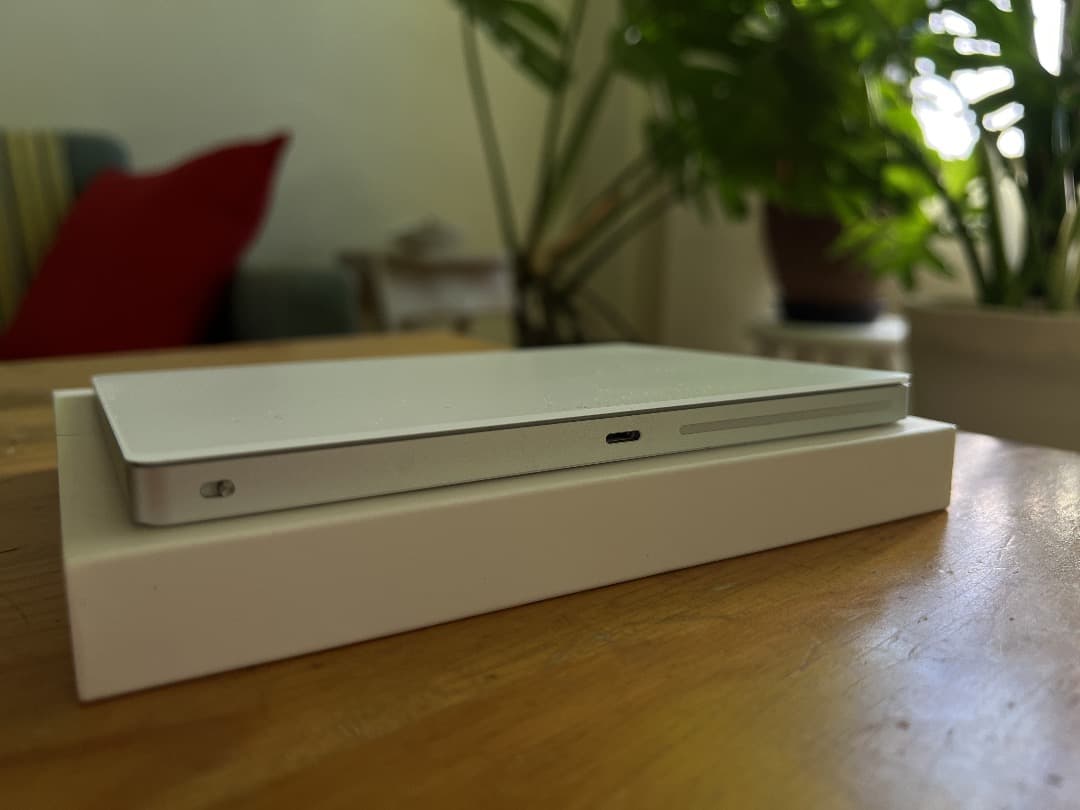 apple Magic track pad 2　ホワイト