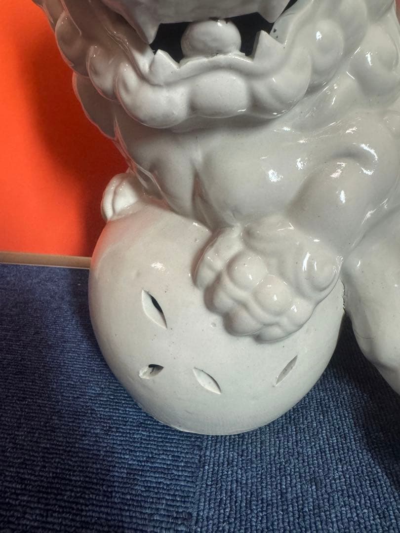 1815  九谷焼 白磁玉乗り獅子　縁起物 獅子置物 高さ約32cm  時代物