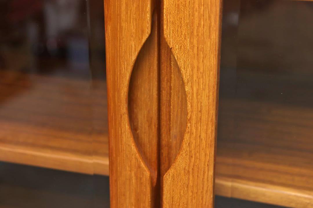 ヴィンテージ チーク材 キャビネット 食器棚 本棚 飾り棚 ラック 北欧デザイン