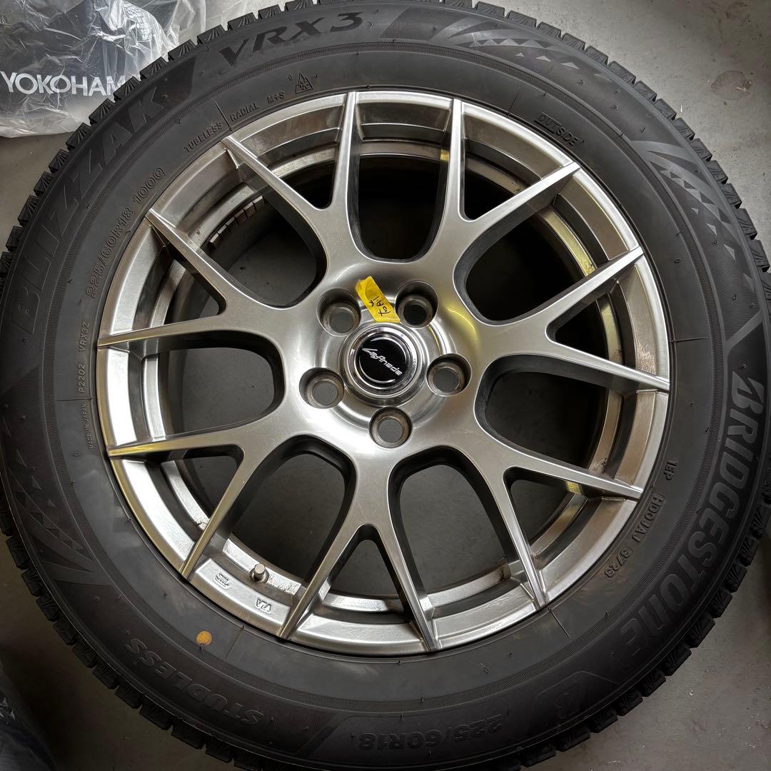 BRIDGESTONE BLIZZAK 225/60R18 レフィナーダ