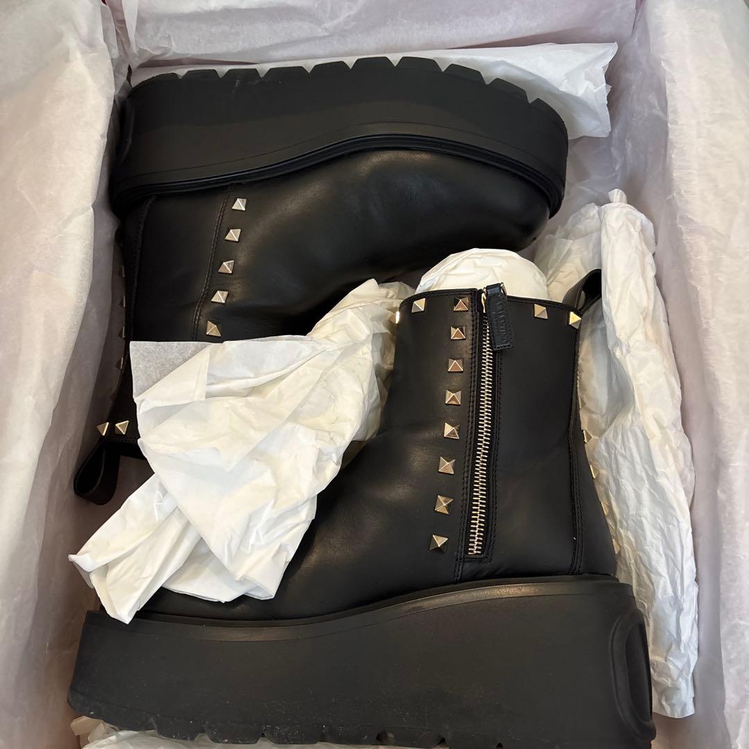 Valentino ユニークフォーム カーフスキンアンクルブーツ スタッズ37