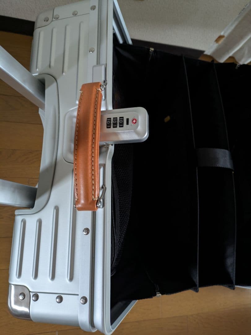 innovator アルミスーツケース 限定色　[値下げ対応可]