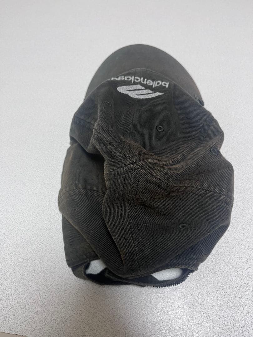 バレンシアガ ブラックキャップ ロゴ刺繍