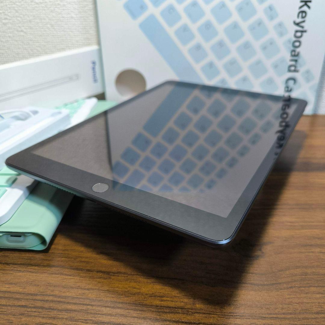 iPad 第9世代 256GB、タッチペン、キーボードとケースセット