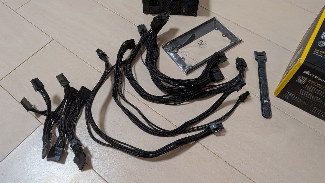 Corsair SF600 Platinum 付属品完備