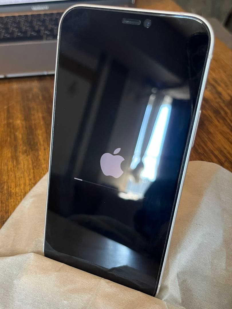 中古品　iPhone12 64G ホワイト　美品