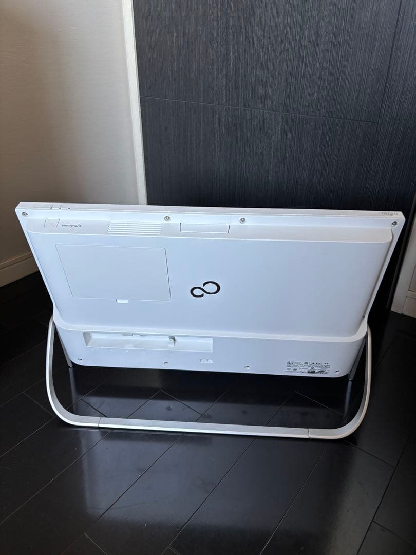 富士通　FMV ESPRIMO FMVF70B3W