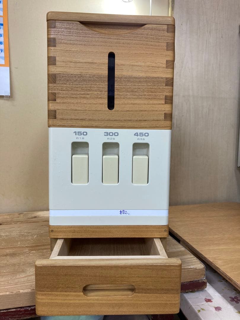 いちごさん専用　桐の米びつ10kg用　桐子モダン　ほぼ未使用　E