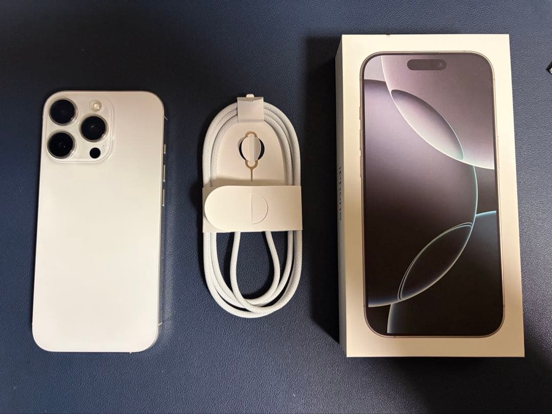 iPhone 16 Pro 256GB 本体　ホワイトチタニウム