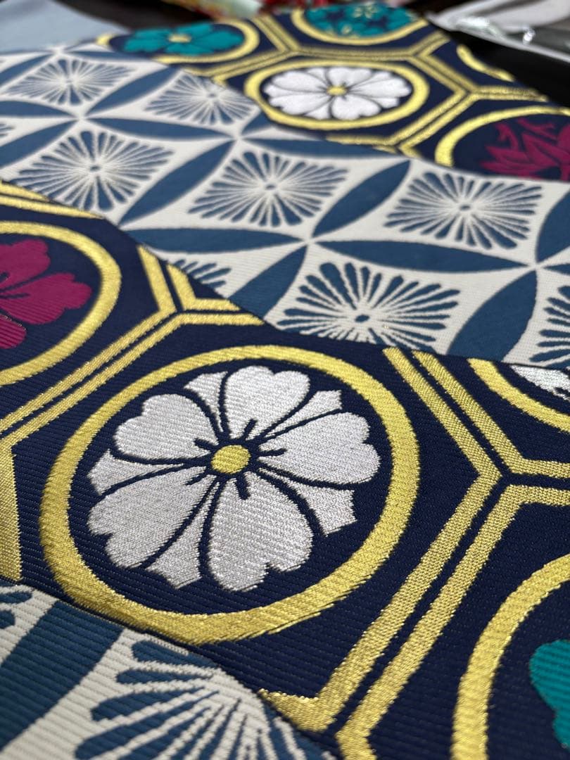 上質色無地　ゴールドシルク　ぶどう柄　一つ紋