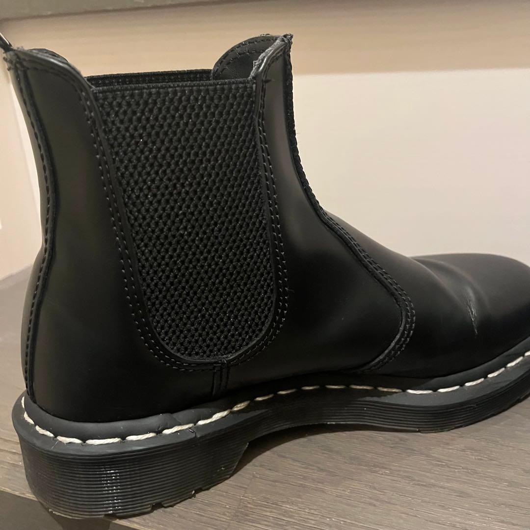 ホワイトステッチ チェルシーブーツ　ドクターマーチン