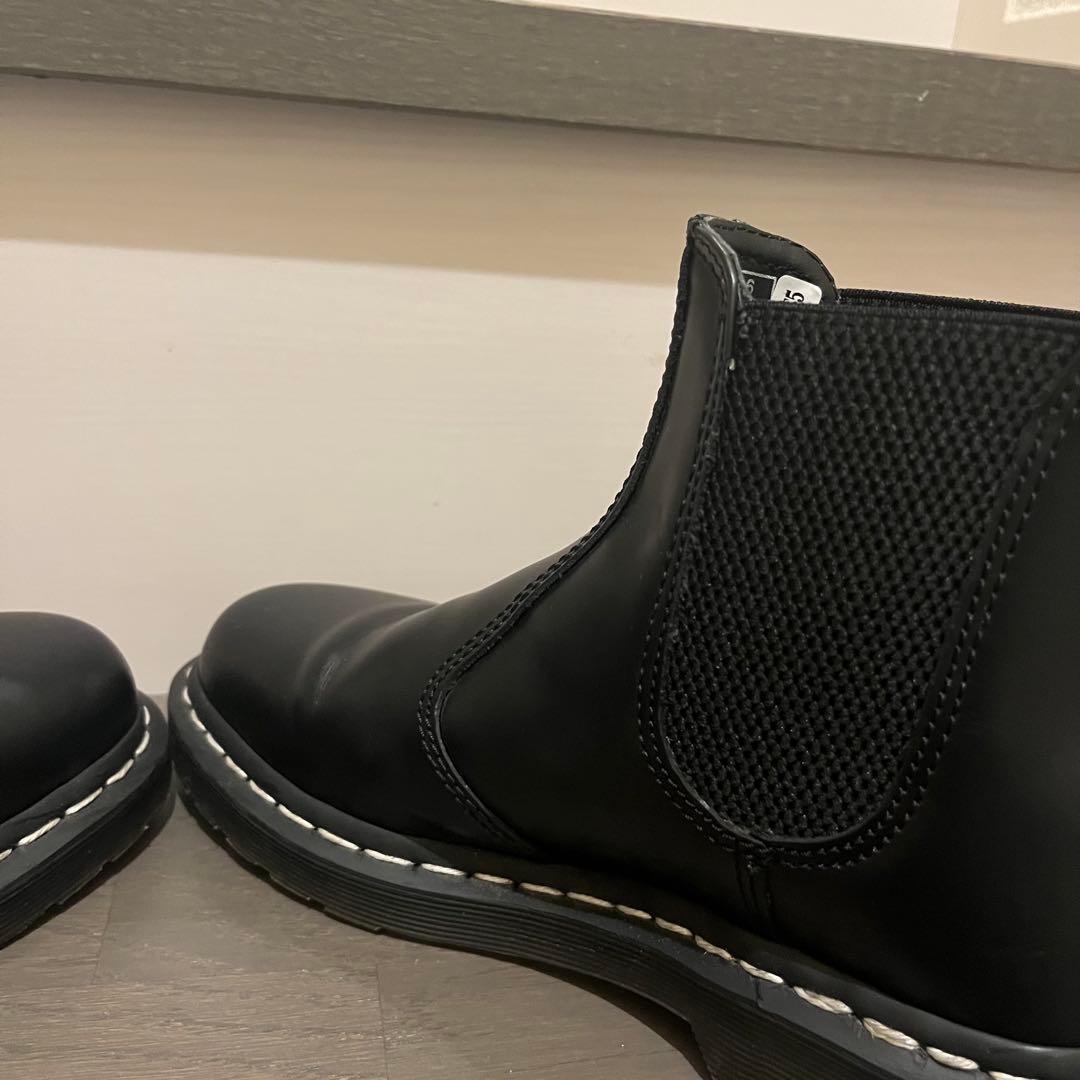 ホワイトステッチ チェルシーブーツ　ドクターマーチン