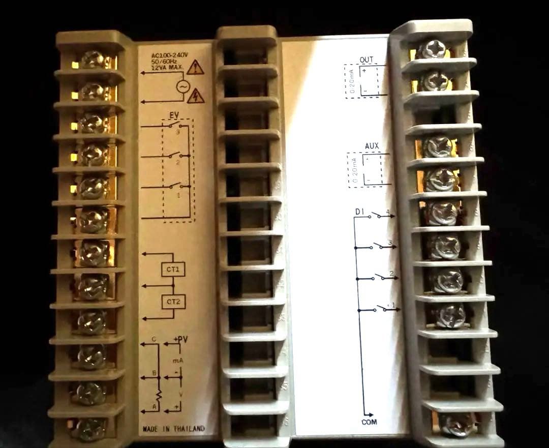 azbilアズビル デジタル指示調節計 R36TC0UA21D00 未使用品