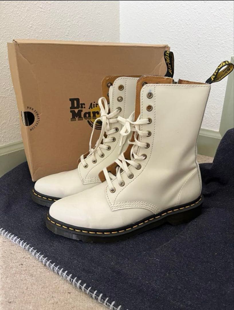 美品　Dr. Martens ホワイトハイカットブーツ　25cm