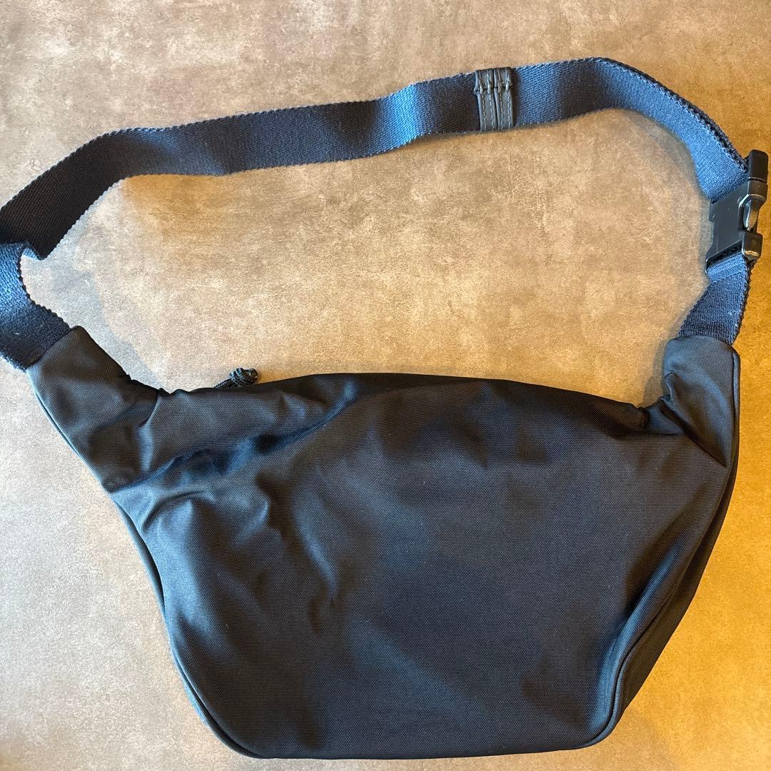 BALENCIAGA バレンシアガ　ボディバッグ　ナイロンバッグ