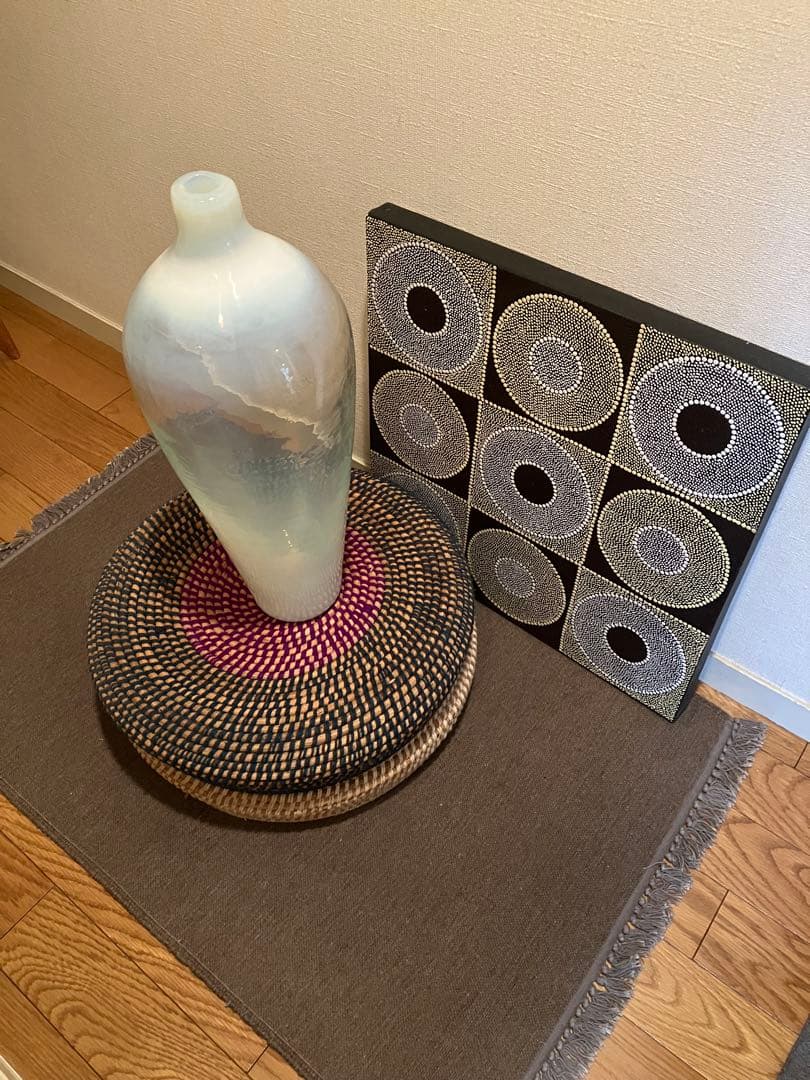 THE CONRAN SHOP 乳白のグラデーションのガラスのフラワーベース