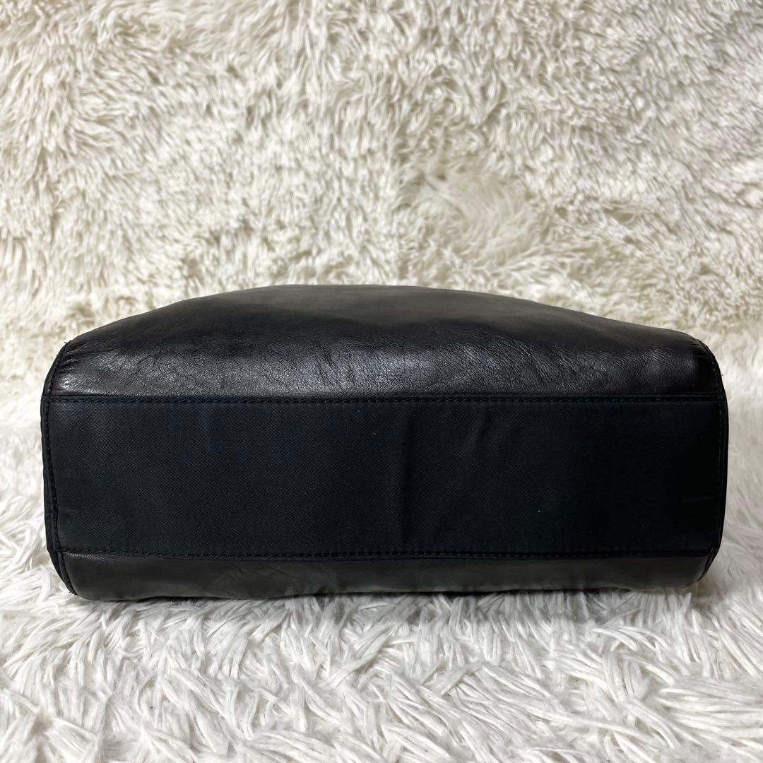 【美品】PRADA プラダ　ショルダーバッグ　レザー　チェーン　ブラック　肩掛け