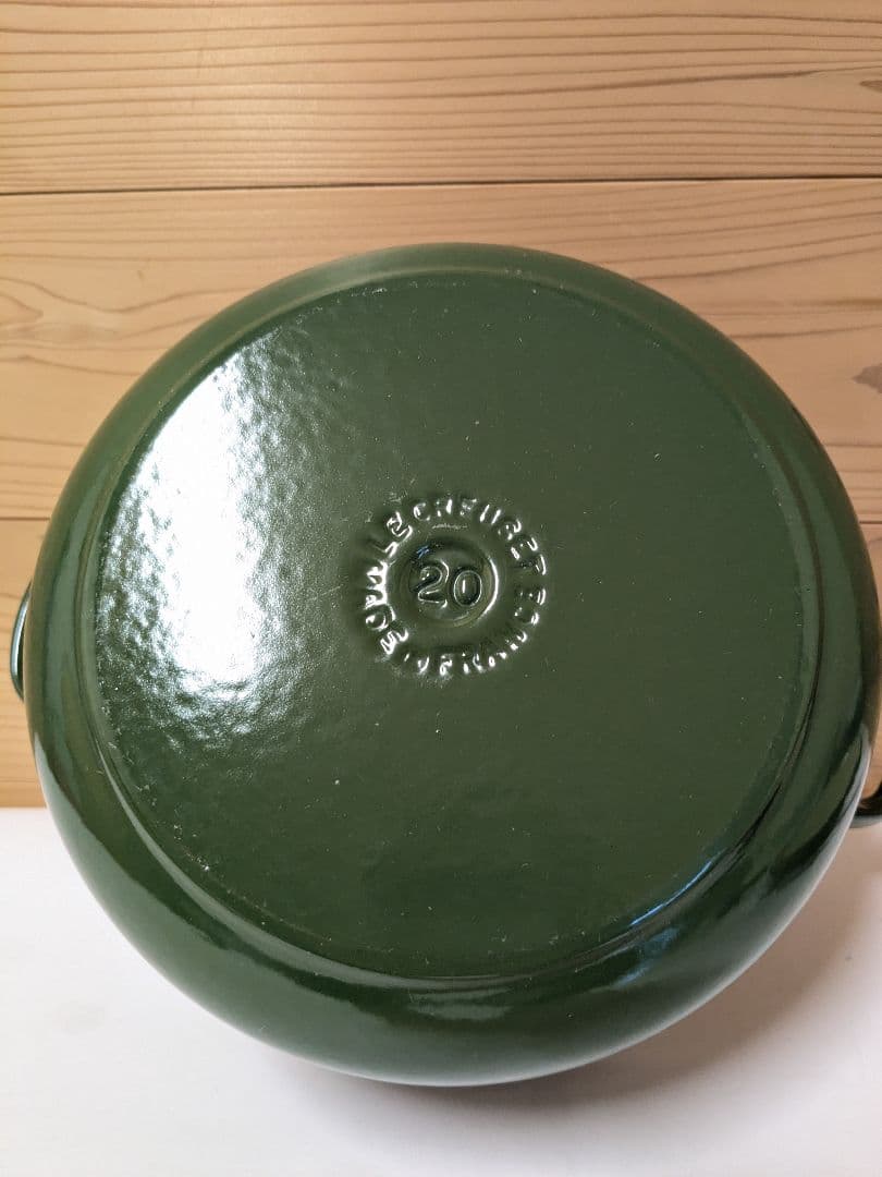 Le Creuset ル・クルーゼ 20cm　モスグリーン　両手鍋