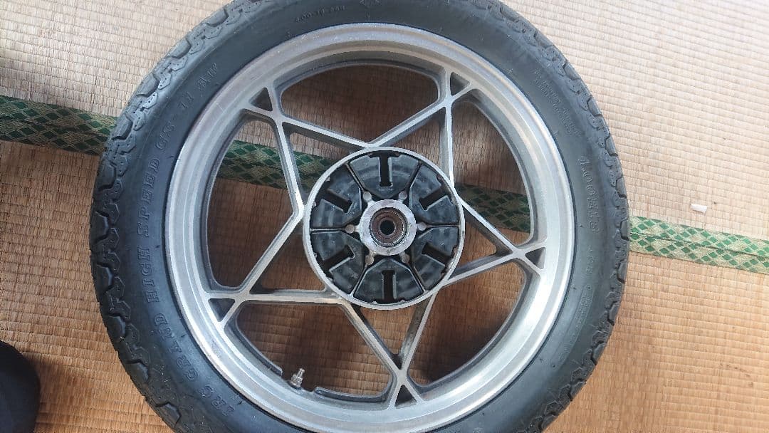 GS750　リアホイール　GS400　ザリ　ゴキ　バブ　等のリアディスク化に