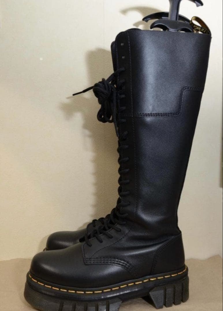 ドクターマーチン 20 ホール ロングブーツ 24cm 新年お値下げ