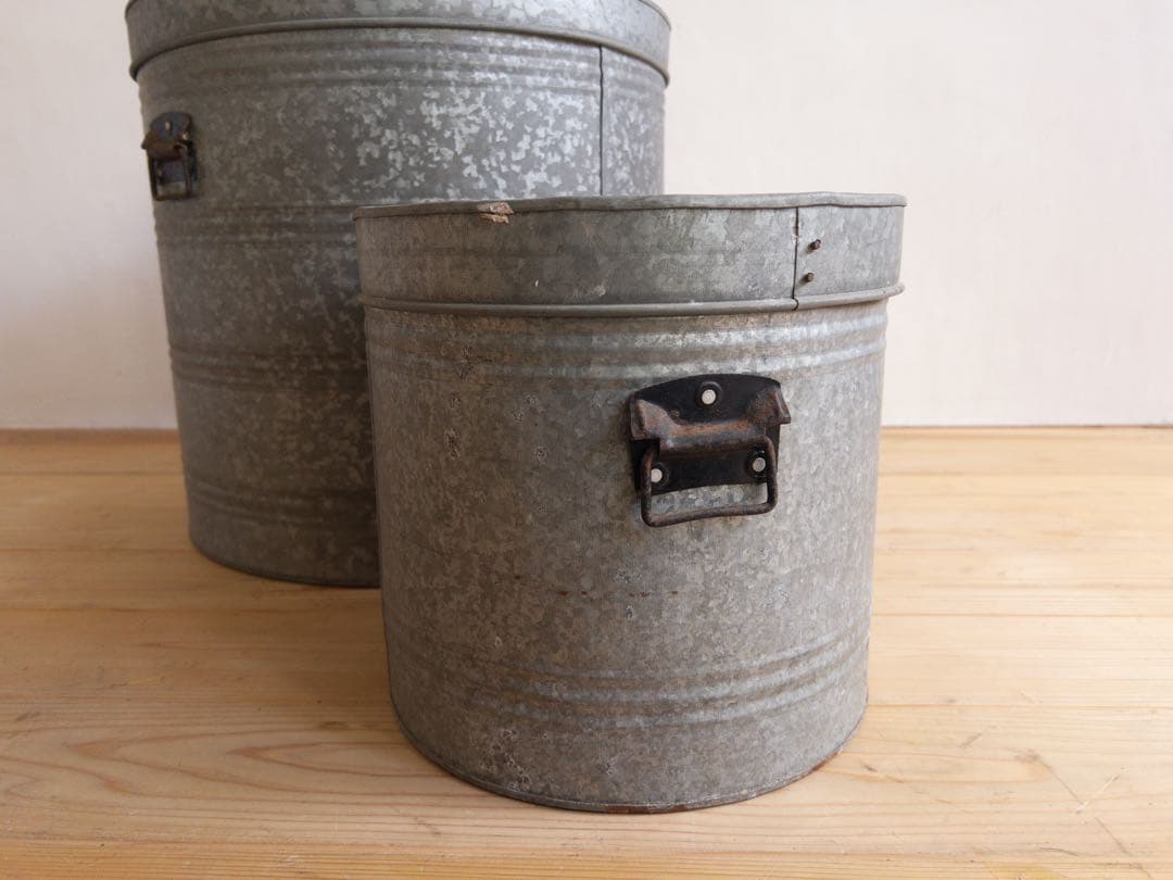 缶　収納缶　トタン製　大型　2個セット　インテリア古道具　古家具　アンティーク