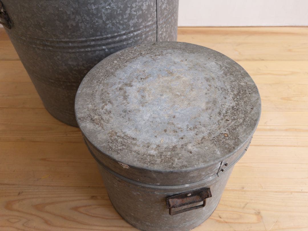 缶　収納缶　トタン製　大型　2個セット　インテリア古道具　古家具　アンティーク