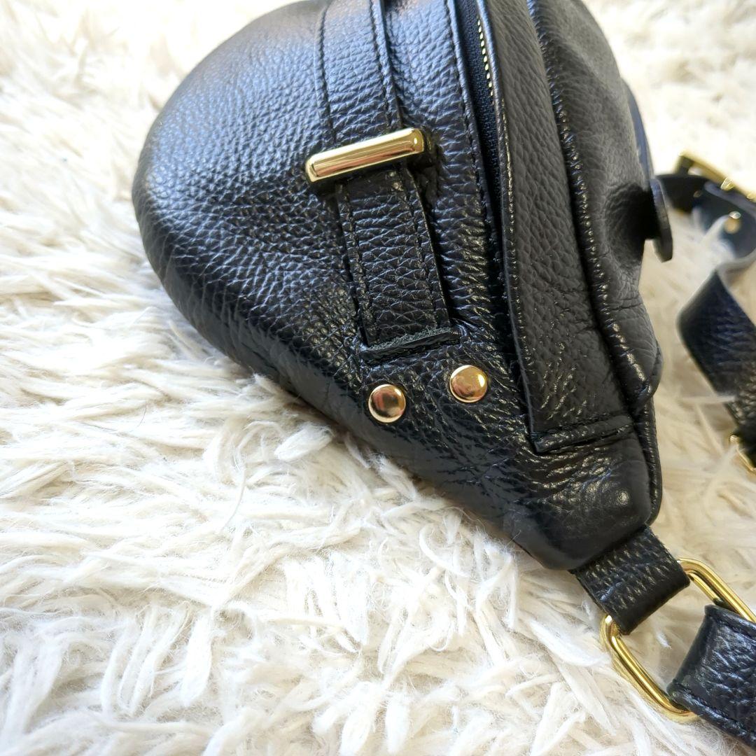 【極美品】AULENTTI　ボディバッグ　ウエストバッグ　レザー　ブラック