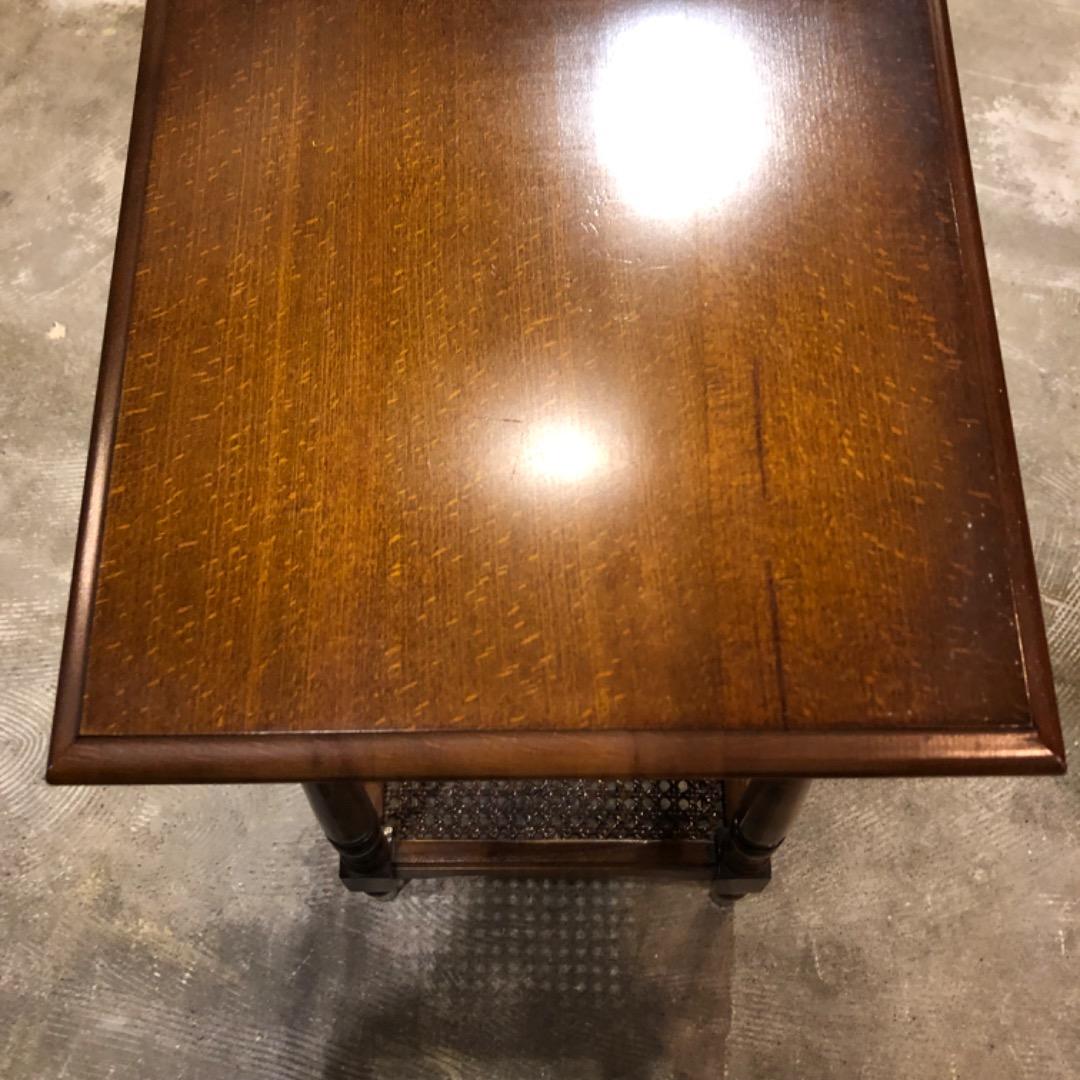 【カリモク】サイドテーブル　コロニアルスタイル　クラシカル家具　サイドテーブル