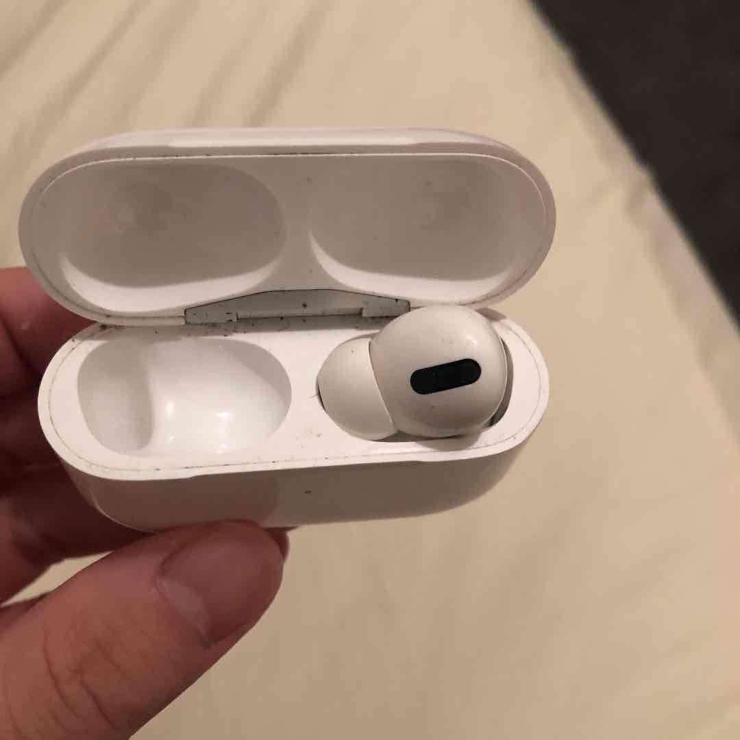 Apple AirPods Pro ※中古品　片耳のみ※