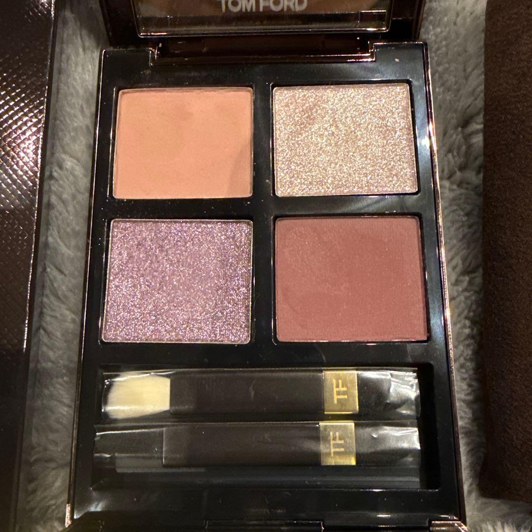 トムフォード　アイカラークォード　メタリックモーブ　01s