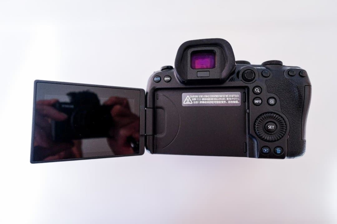 CANON　ミラーレス　 EOS R6ボディ