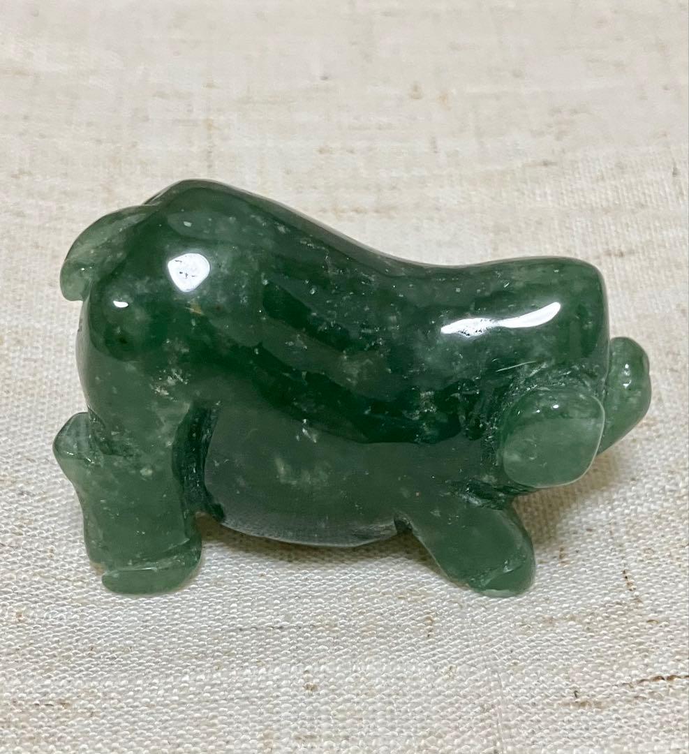 ブタの置物　天然石グリーンアベンチュリン