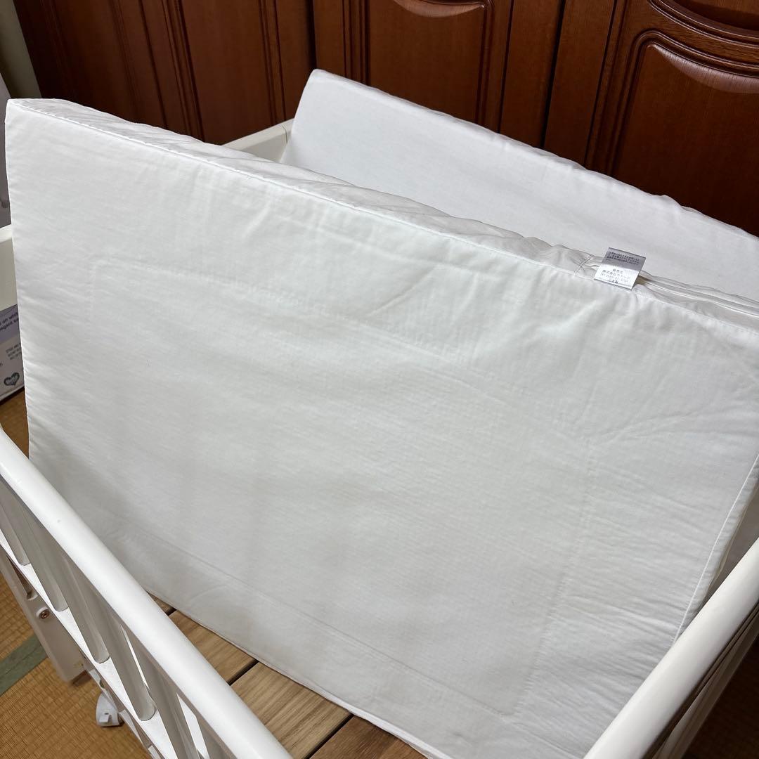 カトージ　木製ホワイトミニミニベビーベッド キャスター付き