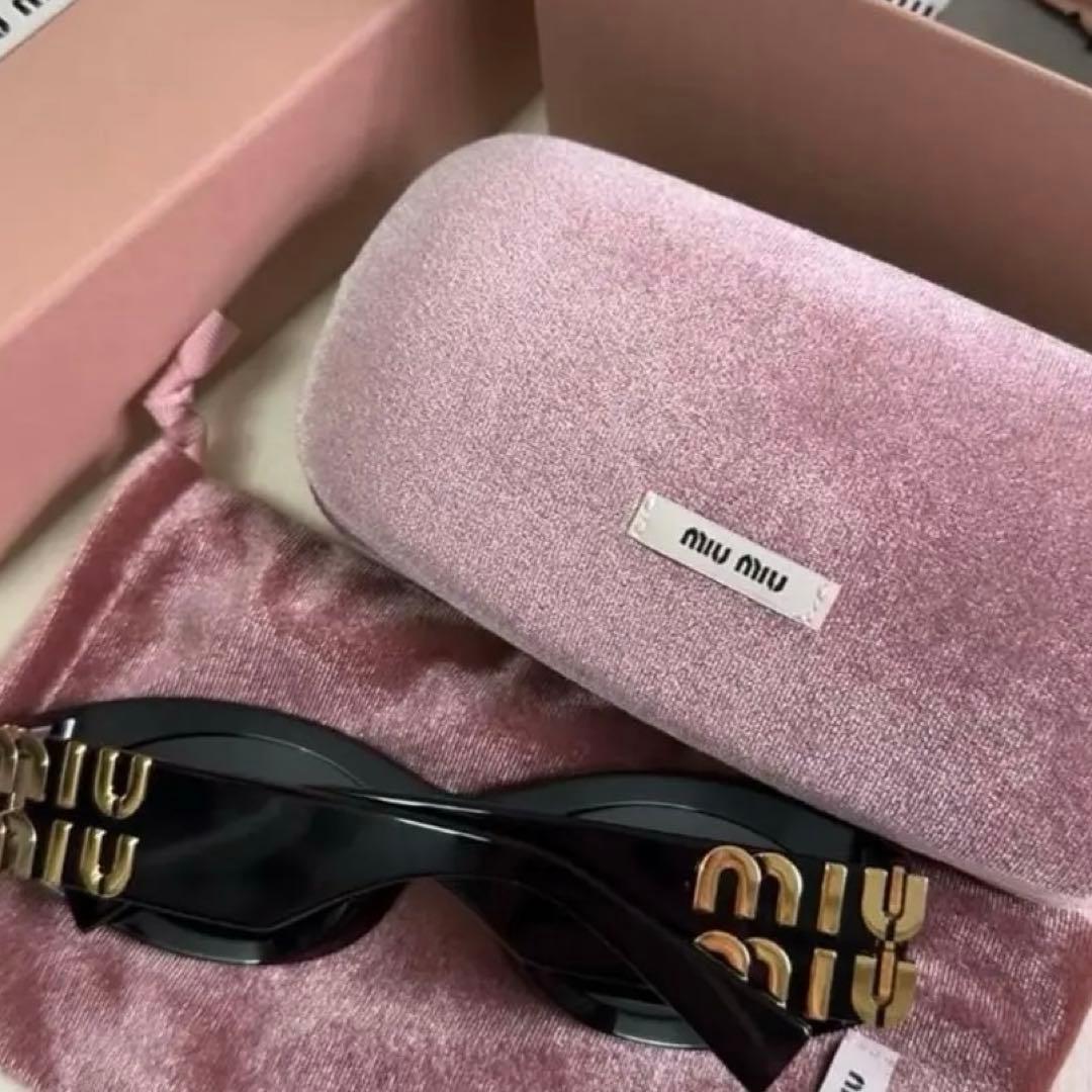 MIU MIU ブラックサングラス ケース付き