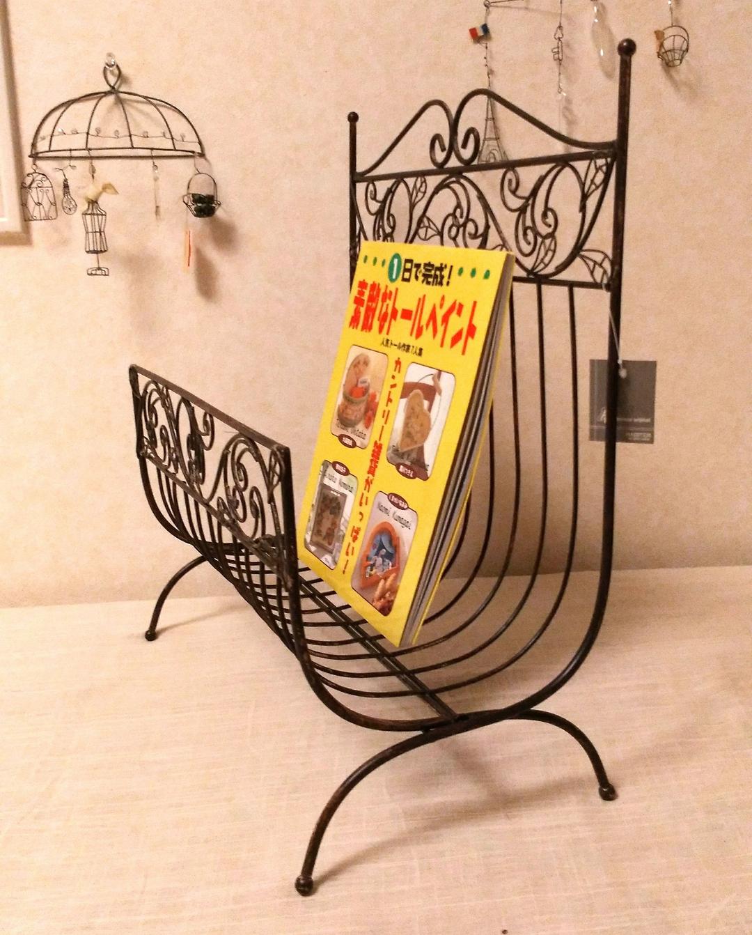 新品タグ付き☆アンティーク仕上げ☆アイアンマガジンラック
